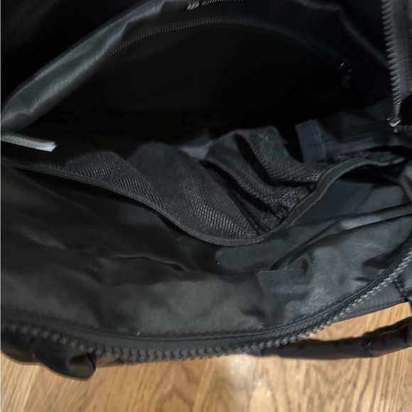 Lululemon Quilted Grid Tote 12L - Picture 8 of 8